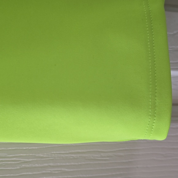 UNDER ARMOUR WOMEN'S FLORESCENT GREEN ATHLETIC CROP TOP SIZE LARGE - Picture 6 of 14